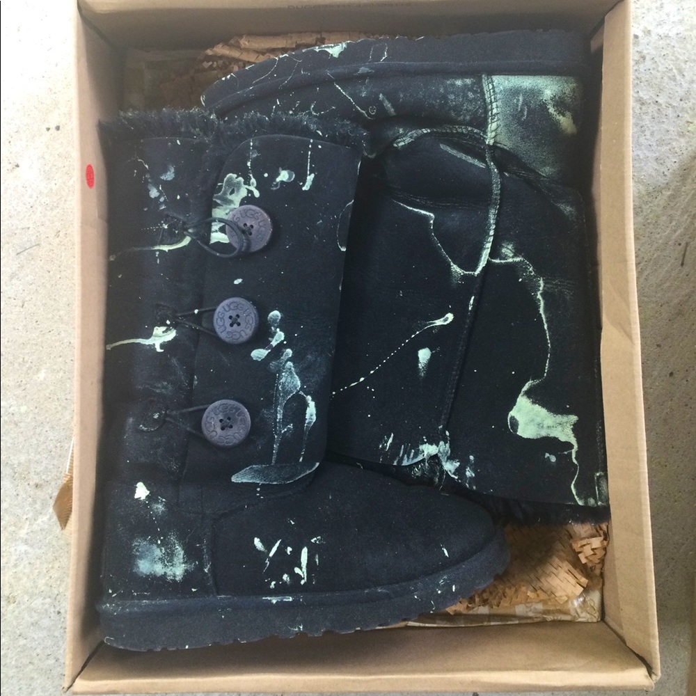 Bailey Triple Button Ugg Boots Size 7